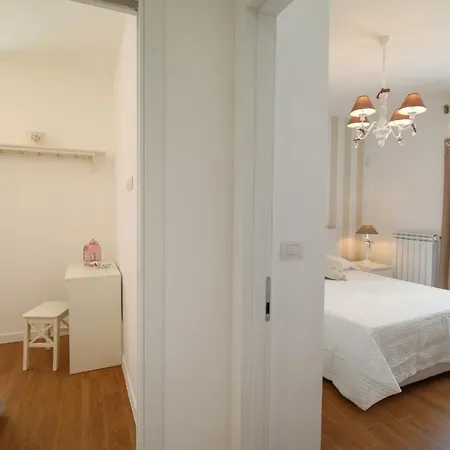 Apartament Whitehouse- *